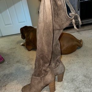 Knee-high heeled boots